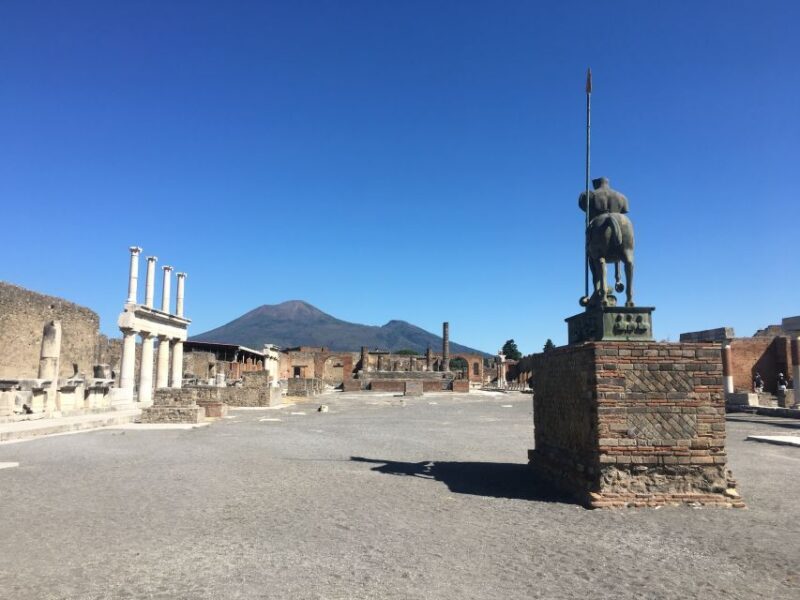 Pompeii: Guided Tour with Archaeologist with max. 12 People - Experience Summary