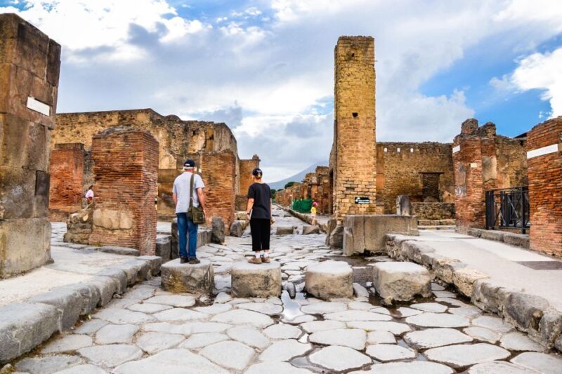 Pompeii Skip the line ticket+transfer from Naples - Key Points