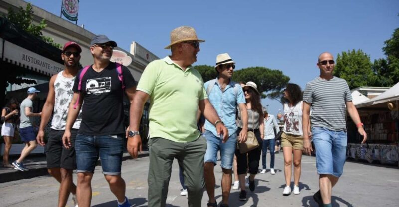 Pompeii Skip-The-Ticket-Line Tour with an Archeologist - Key Points