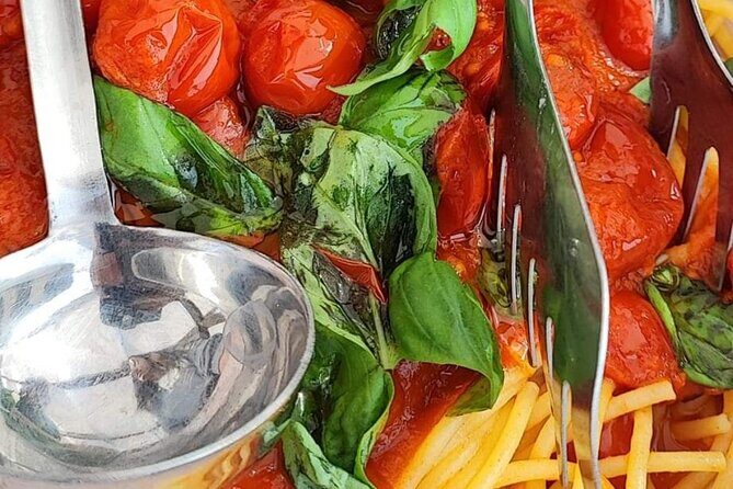 Pompeii & Wine Tasting: Private Day Tour from Naples - What the Tour Offers in Detail