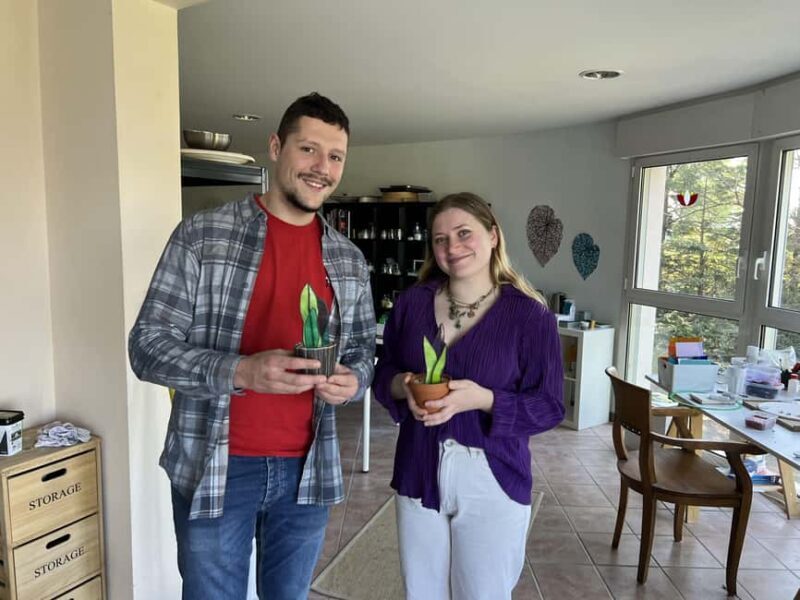 Pont-du-Château: create your own Tiffany stained glass cactus plant - Key Points