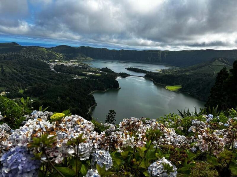 Ponta Delgada: Sete Cidades and Fenais da Luz Guided Trip - The Experience in Action