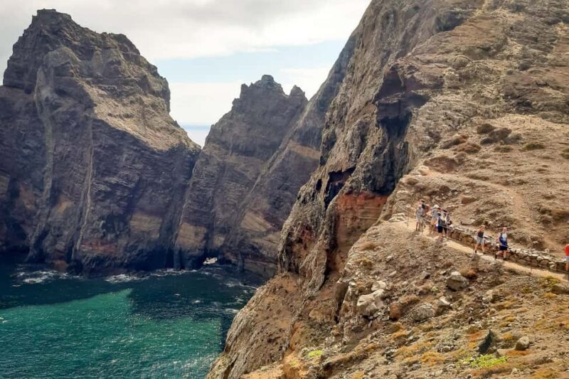 Ponta São Lourenço PR8: Private Guided Walk and boat return - The Value of this Experience