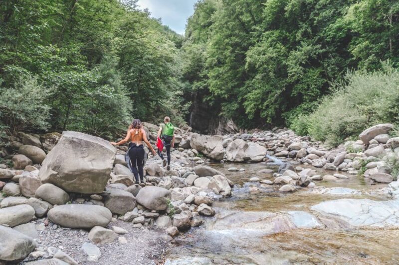 Pontremoli: Stretti di Giaredo Canyoning Tour - What Is the Stretti di Giaredo Canyoning Tour?