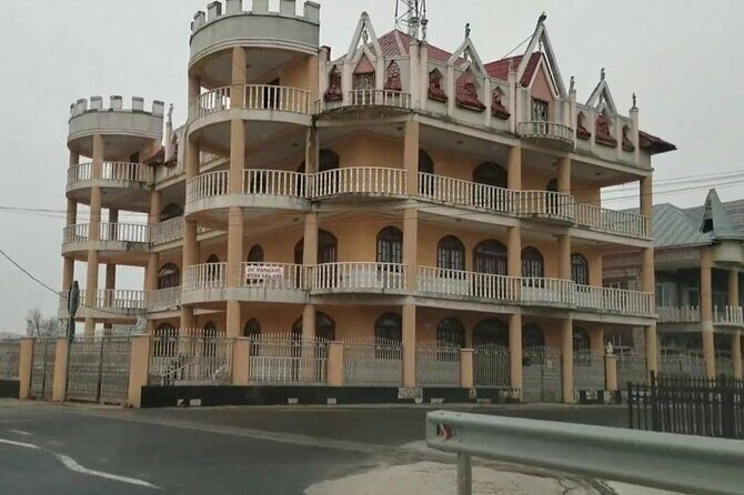 Poor Neighborhoods, Prison and Gypsy Castles - Private Tour - The Sum Up