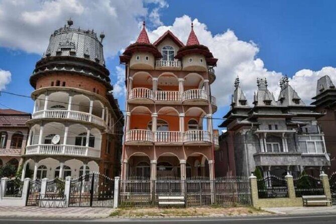 Poor Neighborhoods, Prison and Gypsy Castles - Private Tour - FAQ