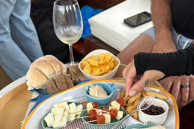 Port : private cruiser 6 Bridges and port wine tasting/Sunset - The Hosts and Atmosphere