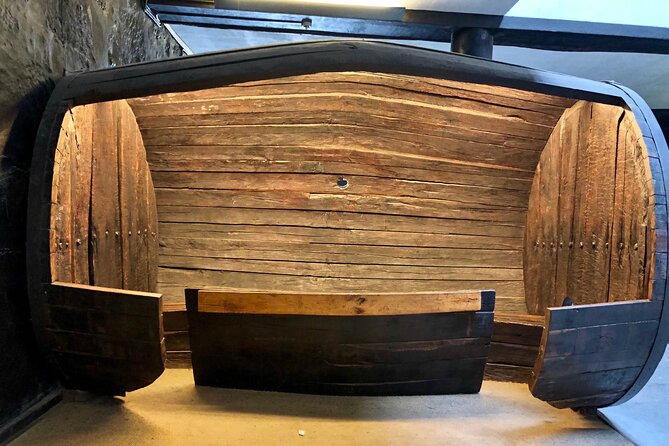 Port Wine Tour | 3 Cellars | 7 Tastings | 12 Participants Maximum - The Guide Factor