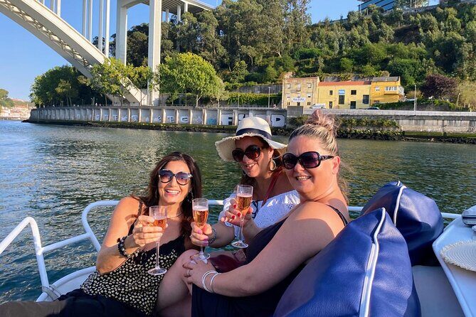 Port:Douro private cruiser (only for you) 6 bridges/sunset - Key Points