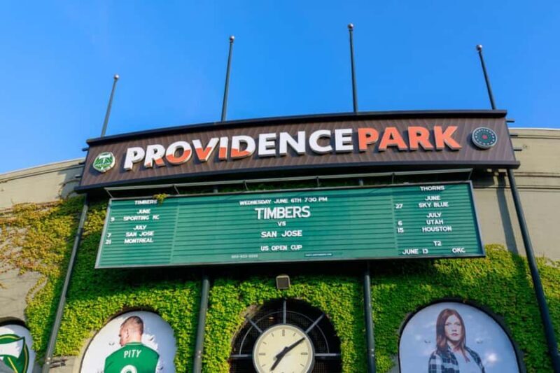 Portlands Holiday Magic  Christmas Tour - The Practical Side: Price, Duration, and Group Size