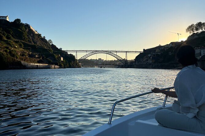 Porto: 2h Private Tour (1 to 6 people) on the Douro River with a local - Key Points