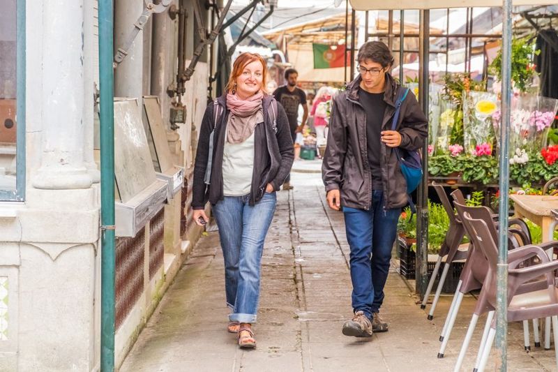 Porto: 3-Hour Guided City Highlights Walking Tour - Descending into Miragaia: stair streets and real viewpoints