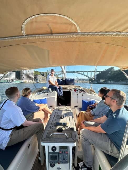 Porto 4H: Charming cruise, wine tasting, and vintage van tour - Key Points