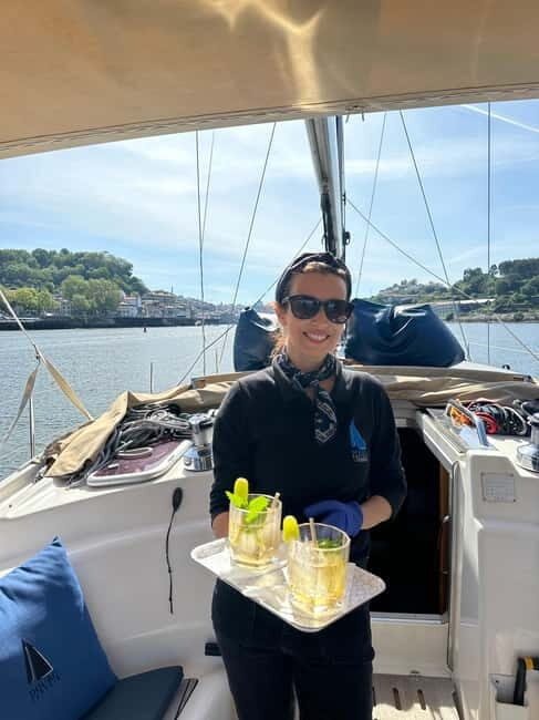 Porto 4H: Charming cruise, wine tasting, and vintage van tour - Wine Tasting & Local Flavors