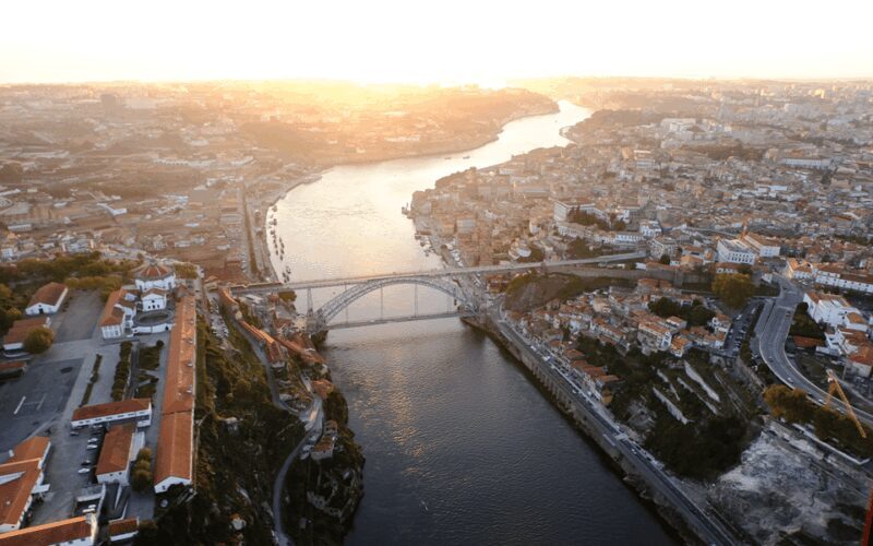 Porto: 5D Flight over de City for all family. - Real Traveler Insights