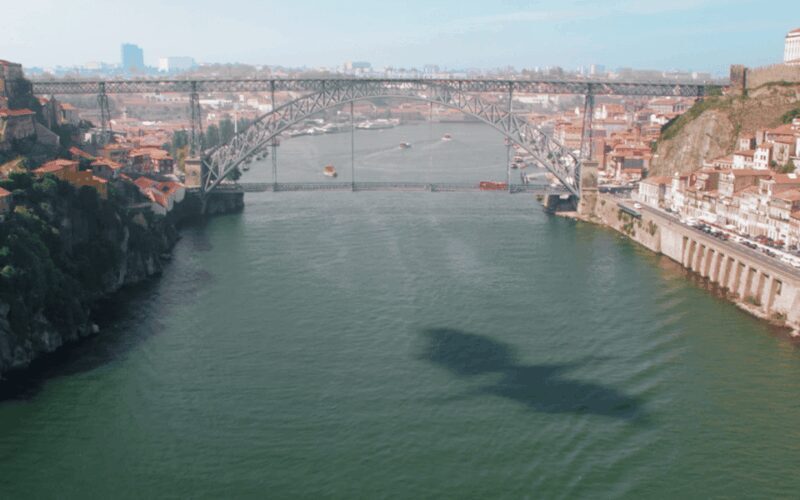 Porto: 5D Flight over de City for all family. - How Does It Compare to Other Experiences?