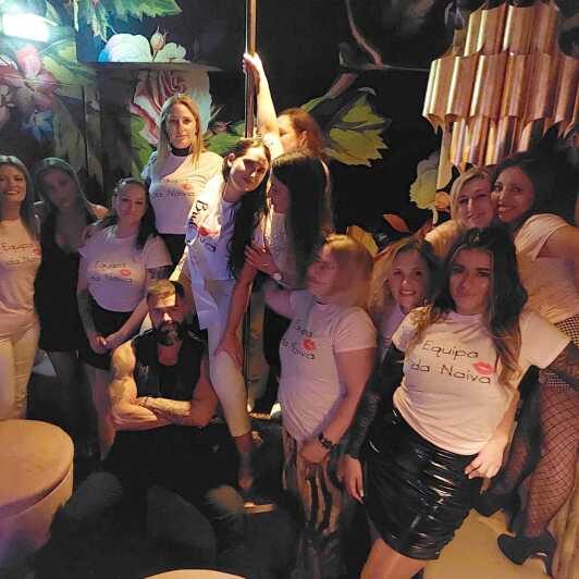 Porto: Bachelor Party offer of a Glass of Champagne or Drink - What the Experience Looks Like