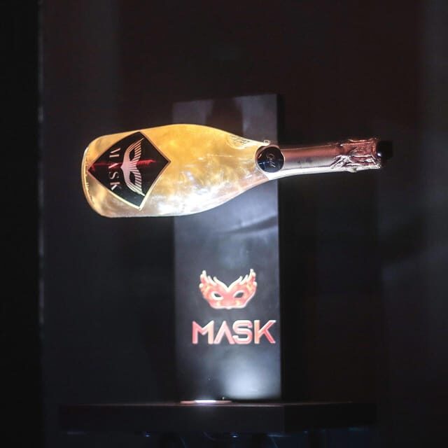 Porto: Cabaret & Pole Shows, offer a Glass of Champagne - Key Points