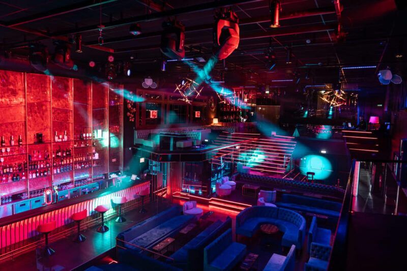 Porto: Cabaret & Pole Shows, offer a Glass of Champagne - What Is This Experience All About?