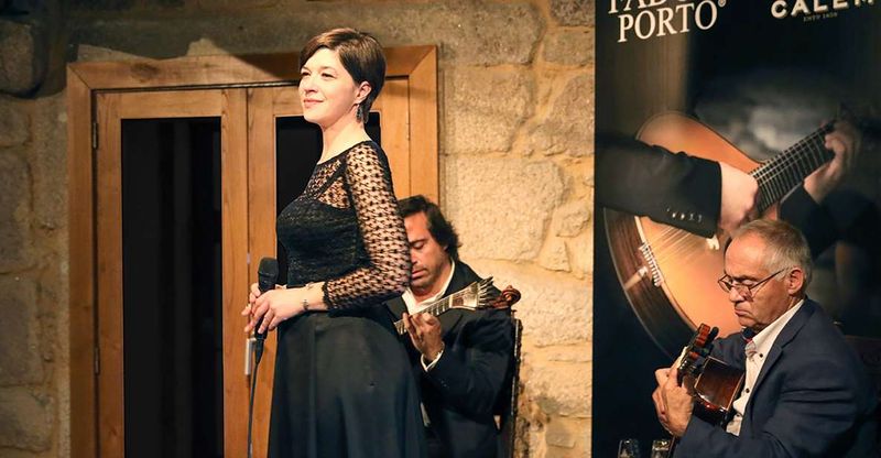 Porto: Cálem Cellar Tour, Fado Show & Wine Tasting - When to Go: English Start Times by Season