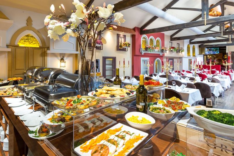 Porto: City Train Tour, River Cruise & Wine Cellar - Ribera Pier and the Douro cruise: a different angle on Porto