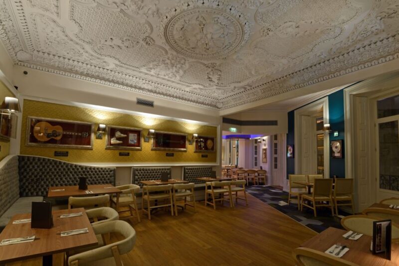 Porto: Hard Rock Cafe Skip-the-Line with Set Menu - Key Points