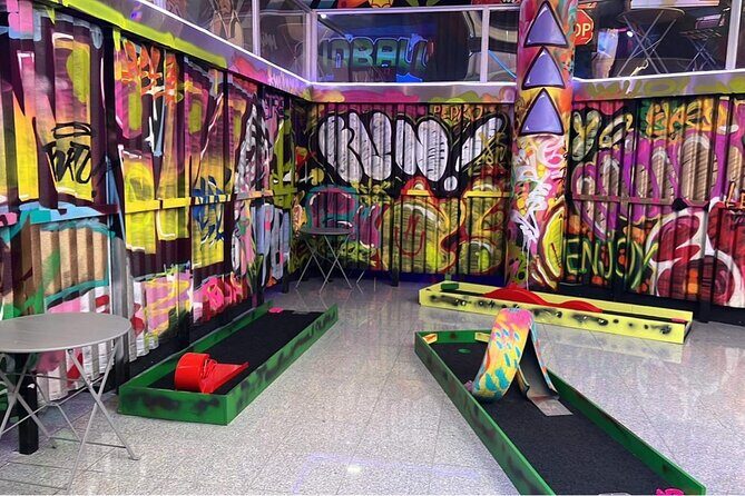 Porto Indoor Mini Golf Experience with Bar - Key Points