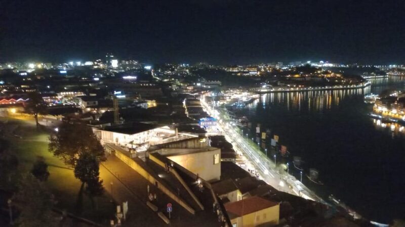 Porto / Lisbon Transfer with Nazaré & Óbidos - The Experience of the Journey