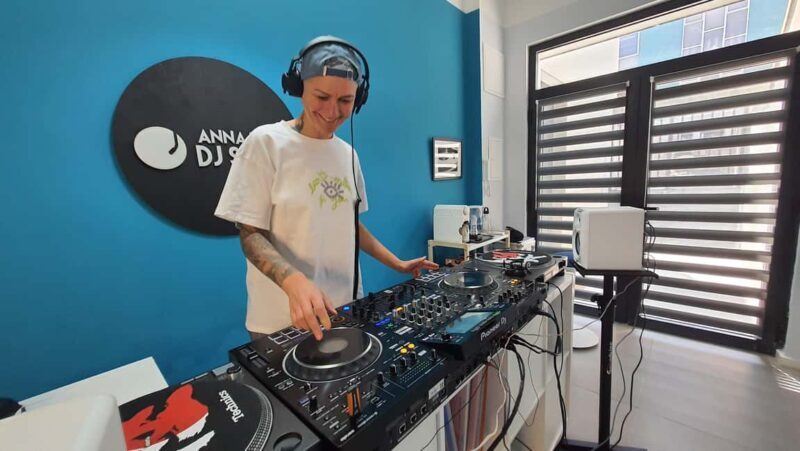 Porto: MasterClass of DJing - What to Expect from the DJ MasterClass in Porto