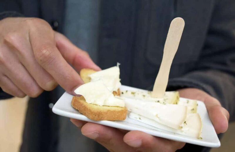 Porto: Mercado do Bolhão Guided Food Tour with Tastings - Exploring the Details of the Food Tour