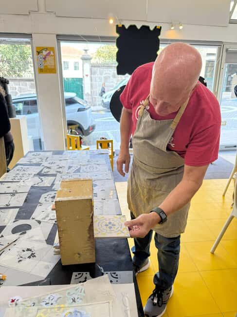 Porto: Portuguese Azulejo Tile Painting Workshop with Wine - FAQ