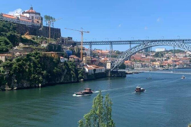 Porto Private Airport Transfer with 2-Hour Mini-Tour (1 to 4 people) - A Closer Look at the Itinerary