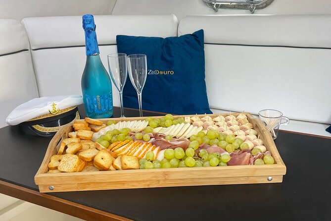 Porto: Private Yacht Cruise with Local Wine, Snacks and 6 Bridges - Vila Nova de Gaia and Porto waterfronts: what to look for