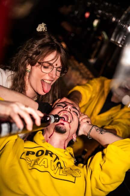 Porto Pub Crawl: 7 Drinks, 4 bars & Skip the line Club Entry - Key Points