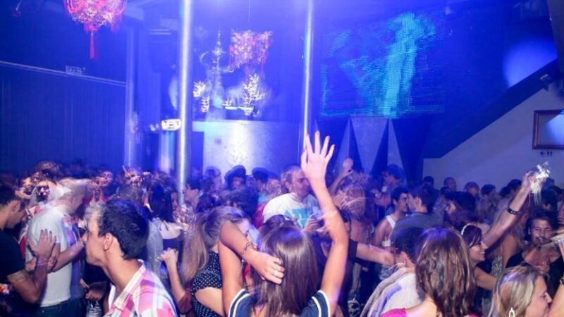 Porto: PubCrawl with 6 Drinks+VIP Club Entry - Value for Money and Practical Considerations