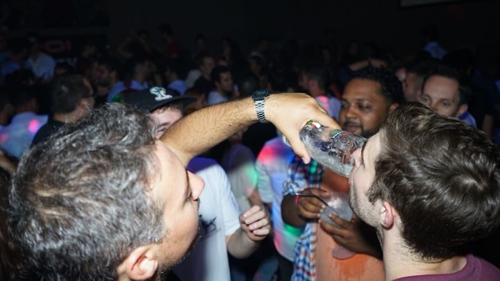 Porto: PubCrawl with 6 Drinks+VIP Club Entry - Frequently Asked Questions