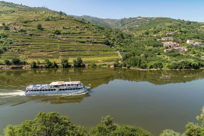 Porto/Regua/Porto (and reverse): Douro River Cruise + Lunch - Key Points