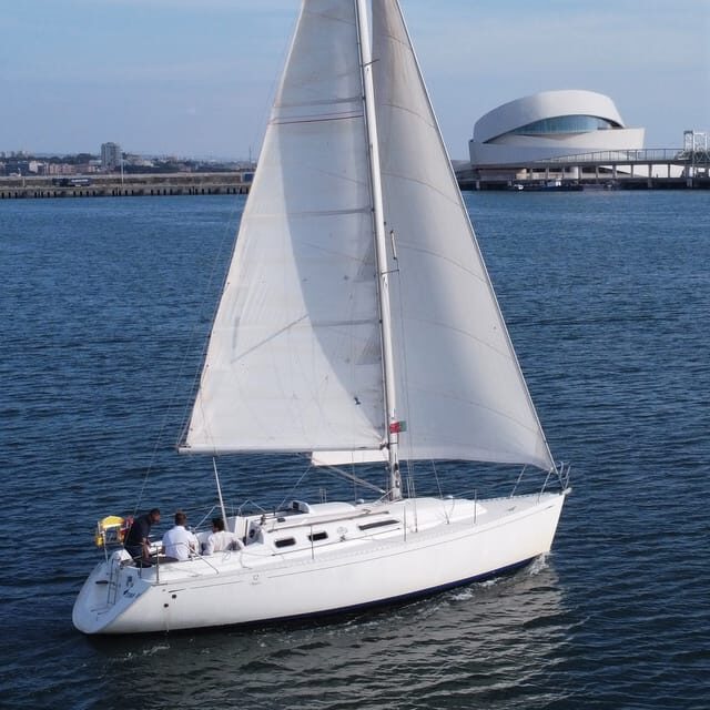 Porto: Sail the Douro River Private 3-Hour Cruise - The Experience of Sailing and Sightseeing