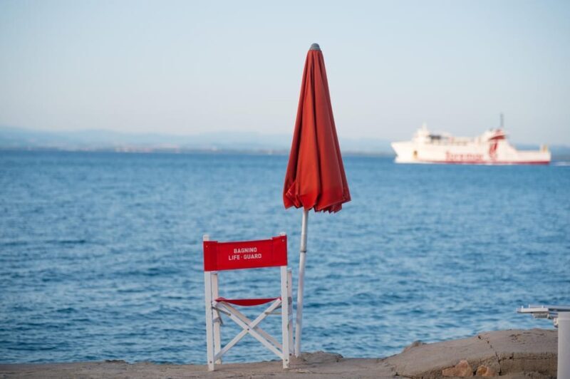 Porto Santo Stefano: La Caletta beach club - Cocktails under the umbrella - Key Points