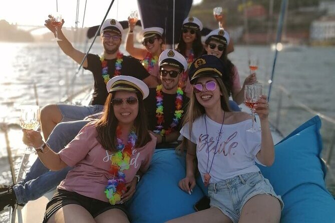 Porto: Single Party on a charming sailboat with welcome drink - Key Points