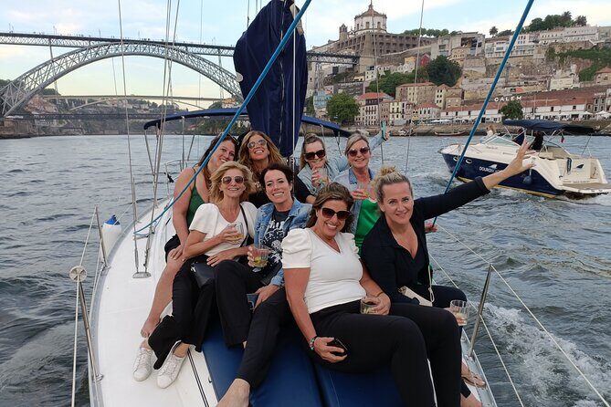 Porto: Single Party on a charming sailboat with welcome drink - Who Will Love This Tour?