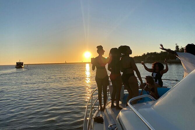 Porto: tour City views on the Douro River with welcome drink - Exploring Porto from the Water: What to Expect