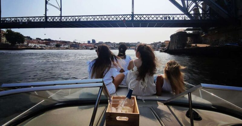 Porto:Private Boat Tour 6 Bridges 1h30 group price up to 6px - Key Points