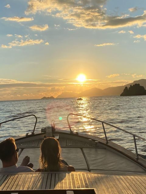 Positano: Sunset Group Boat Tour Amalfi Coast with Prosecco - Key Points