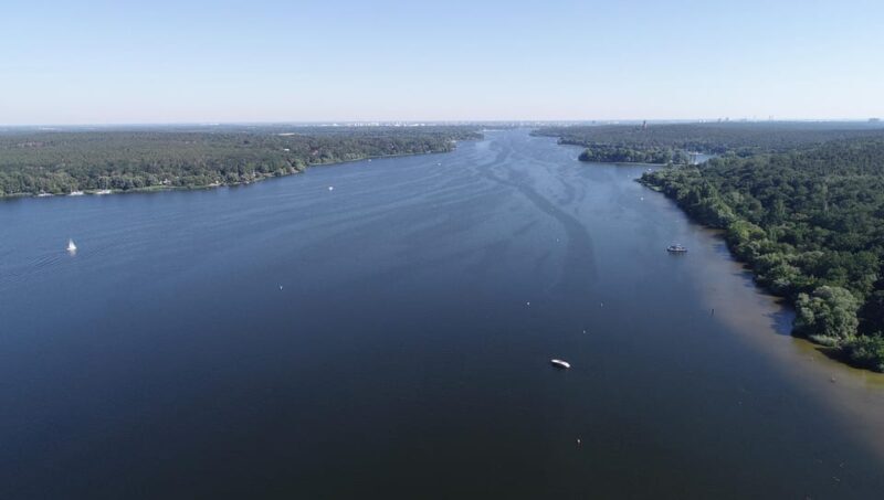 Potsdam: Yacht Cruise - Lakes of Berlin - Castles & Nature - An In-Depth Look at the Experience