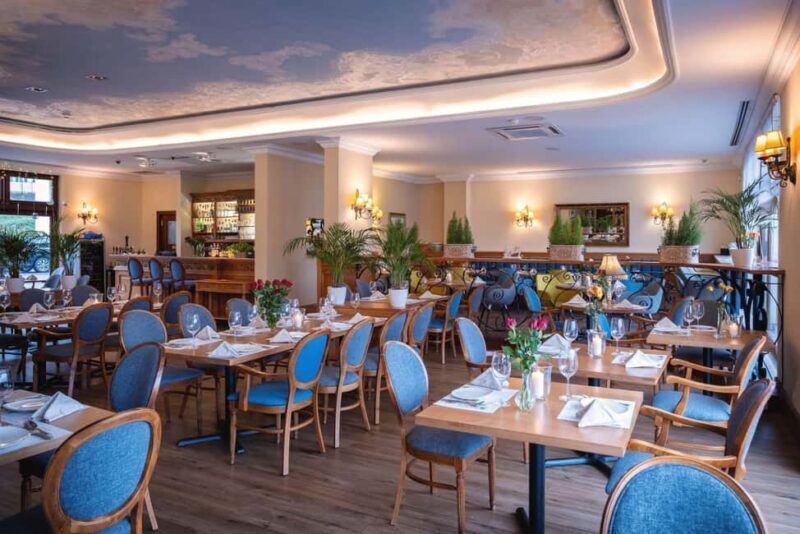 Pozna: Romantic Italian Dinner with Live Music and Wine - What Is This Experience About?