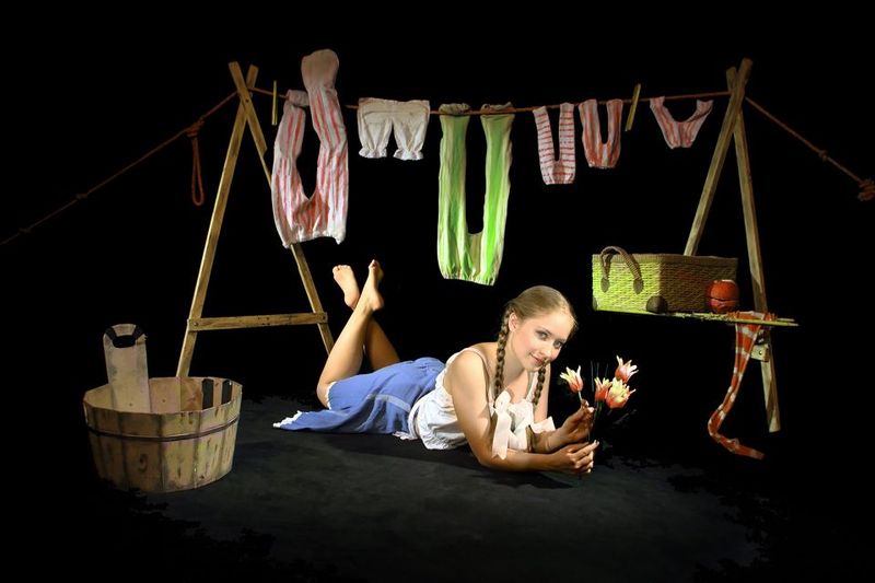 Prague: 1.5-Hour Black Light Theater Srnec Performance - Comfort Notes: Warm Room, Coats, and No-Smoking Rule