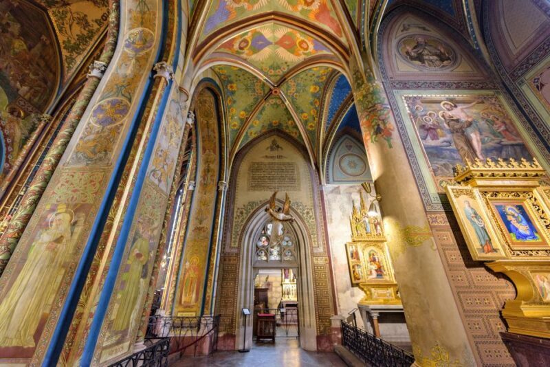 Prague: 2.5-Hour Vyehrad Castle with Gorlice & Tickets - Underground casemates and hidden statues