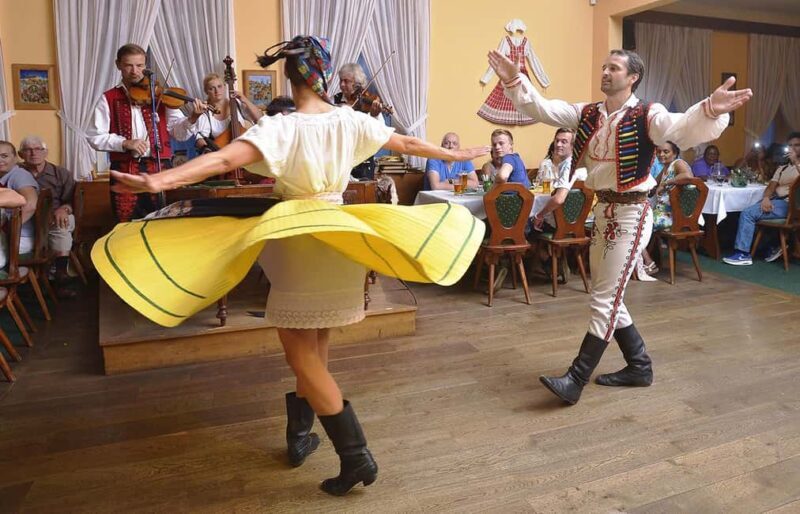 Prague: 3 Course dinner with Drinks, Folk Show & Transfers - What You Can Expect from This Folk Evening