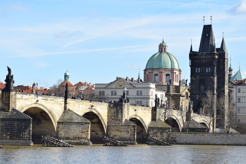 Prague: 3-hour Evening River Cruise with Dinner - Who Is This Tour Best For?